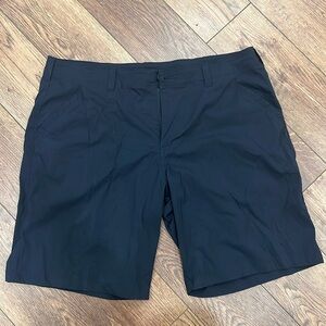Under Armour Golf Shorts Size 40